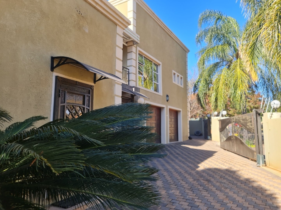 6 Bedroom Property for Sale in Safari Gardens North West